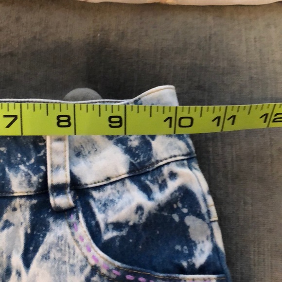Girls Little MAss size 6x bleached out jean shorts - Picture 4 of 7